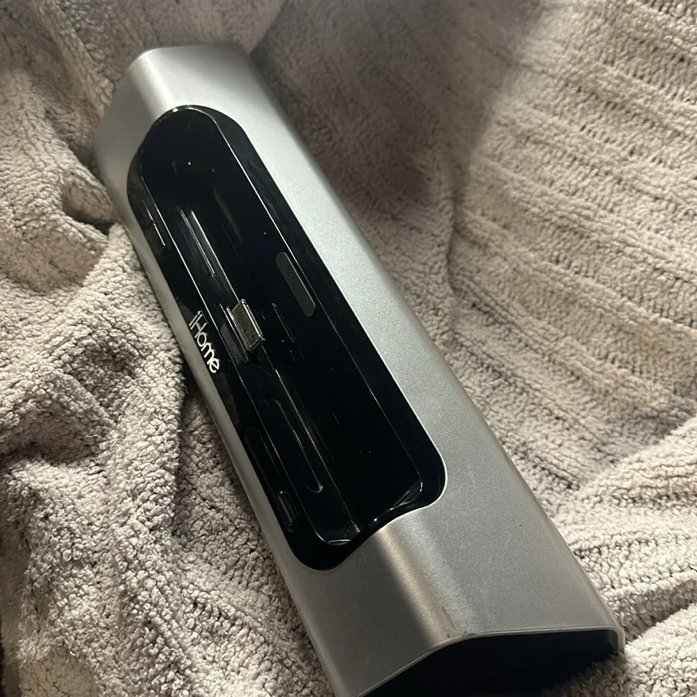 Apple iPhone ihome speaker with wall plug minor scratches - preowned SEE PICS